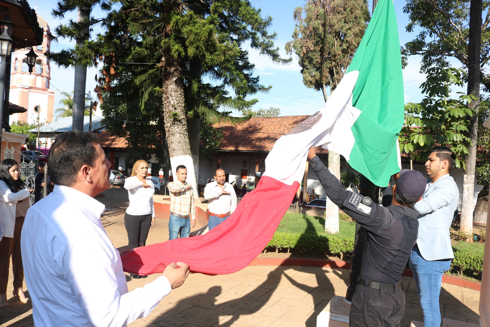 Izamiento de bandera por el Aniversario del Natalicio del General Emiliano Zapata.
