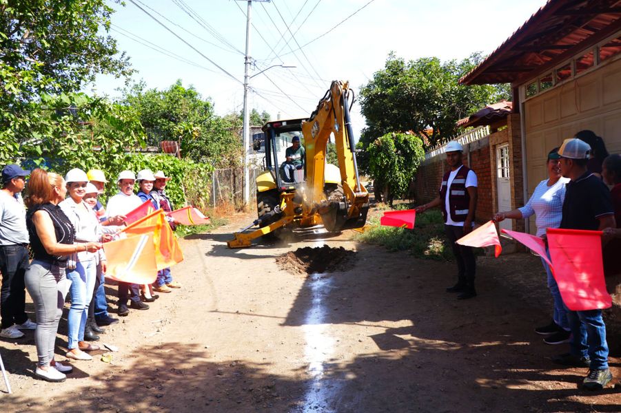Arranque de obra en la Cabecera Municipal de Ziracuaretiro